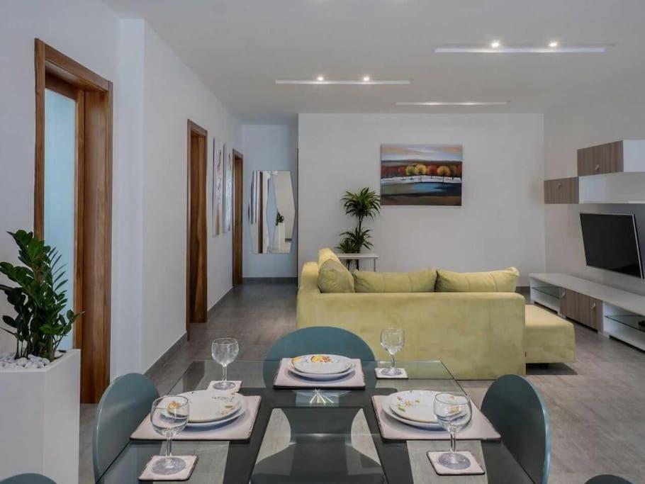 Floor With Common Pool Close To Amenities Apartment *