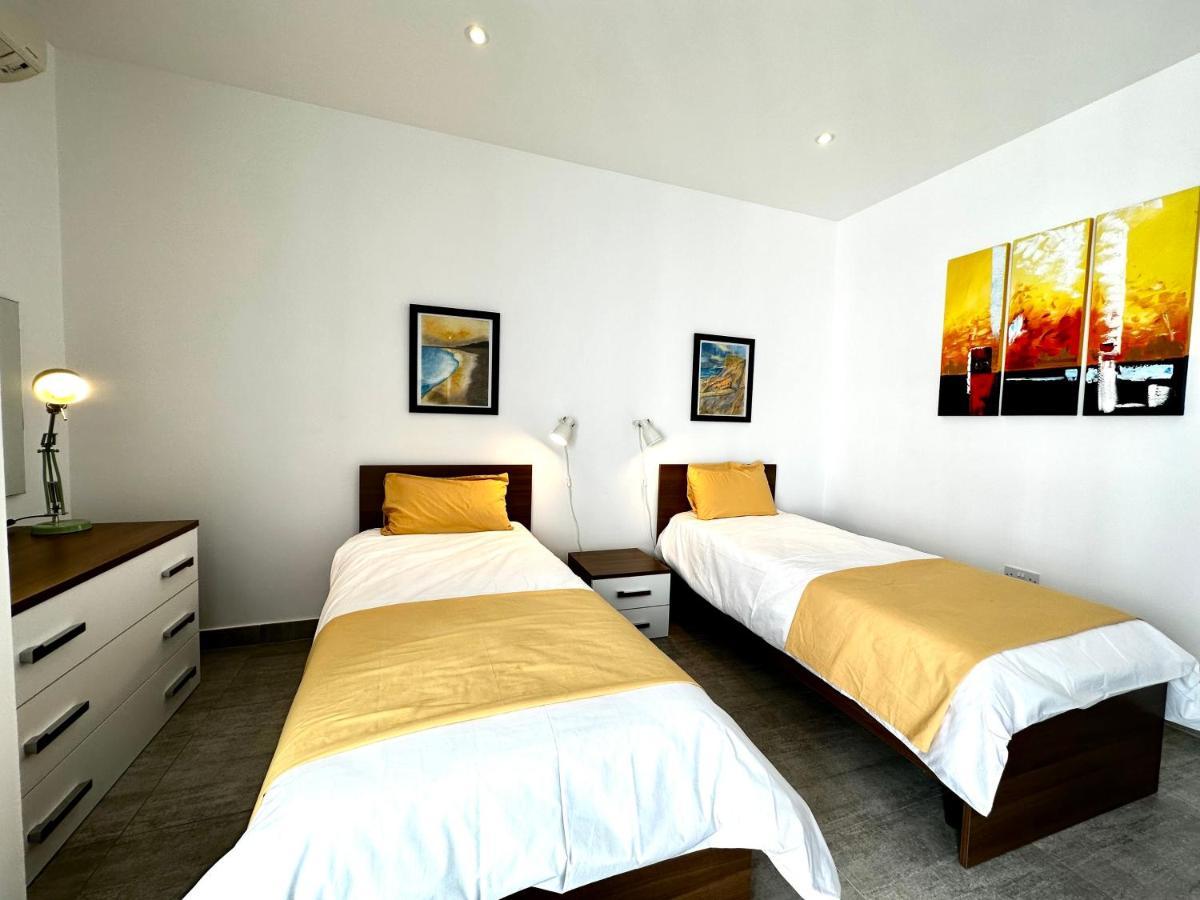 Floor With Common Pool Close To Amenities *
