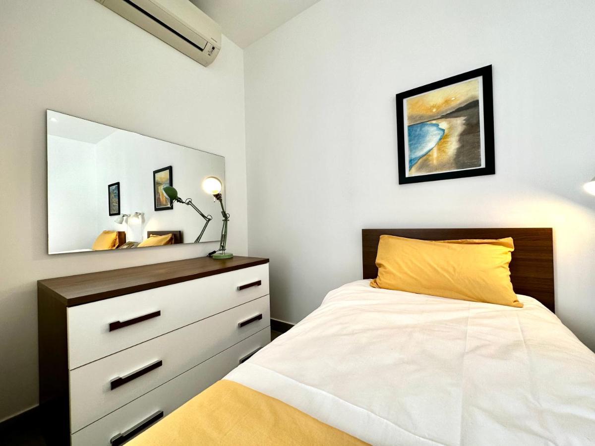 Floor With Common Pool Close To Amenities Apartment *