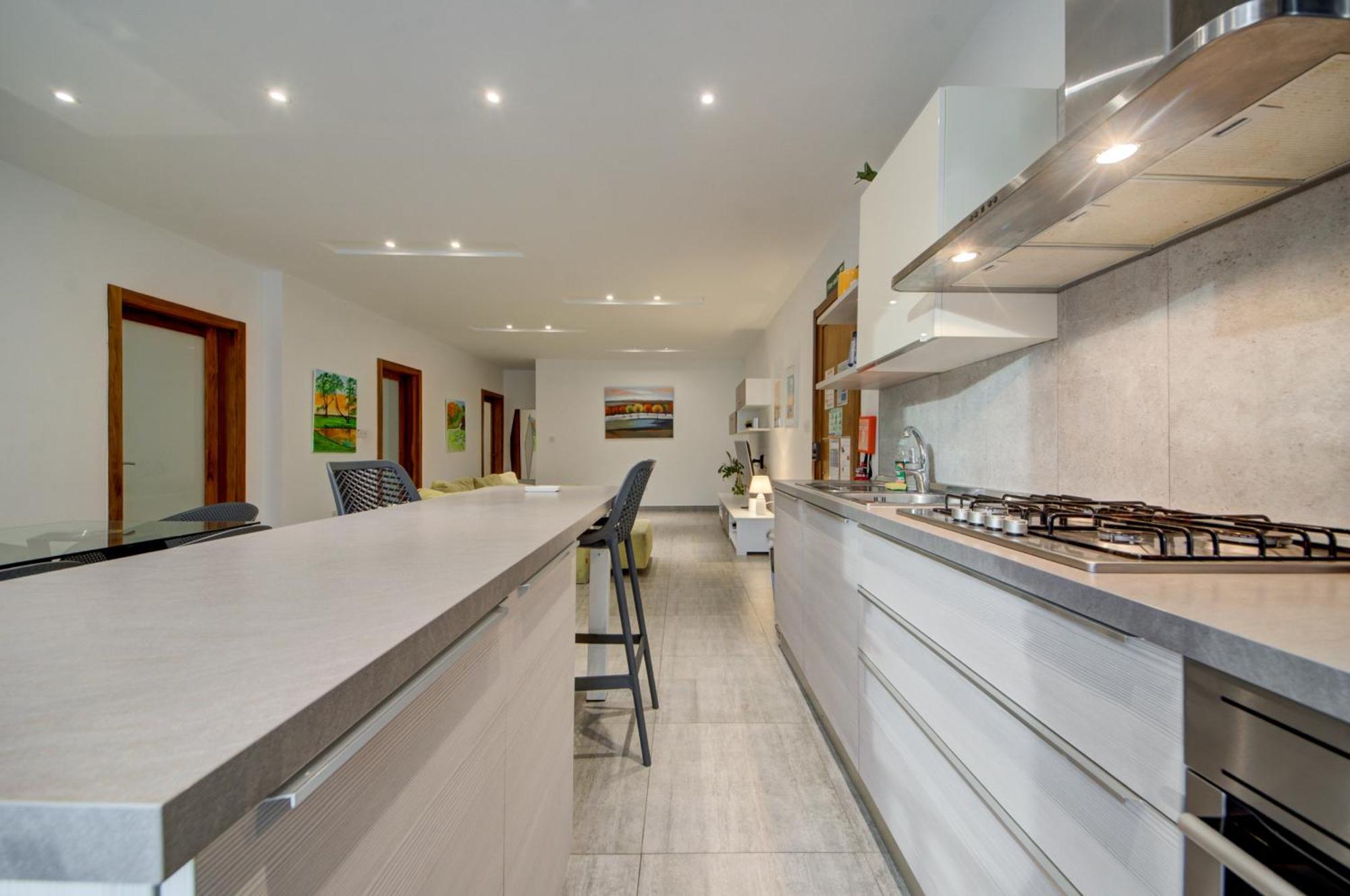 Floor With Common Pool Close To Amenities *